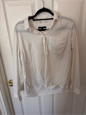 Banana Republic White Collared Button-Up Shirt
